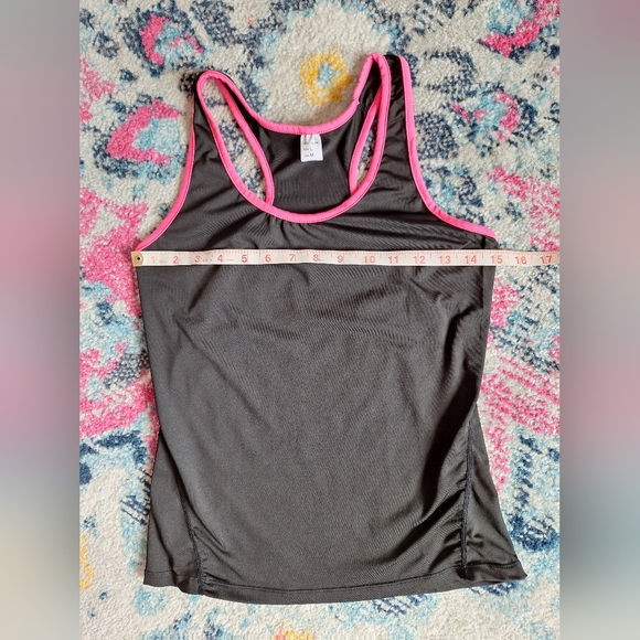 Women's racerback tank size medium - Picture 5 of 6
